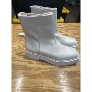 Larroude Hailey Chelsea Boots Women's Size 10 Ivory Leather Side Zip Outdoor S60